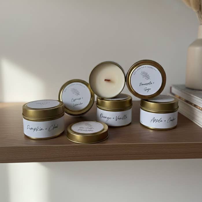 Bougies en étain doré prêtes à vendre (4 oz) | Cire de soja à étiquette blanche pour la vente par Wow Just Wow Candle Co