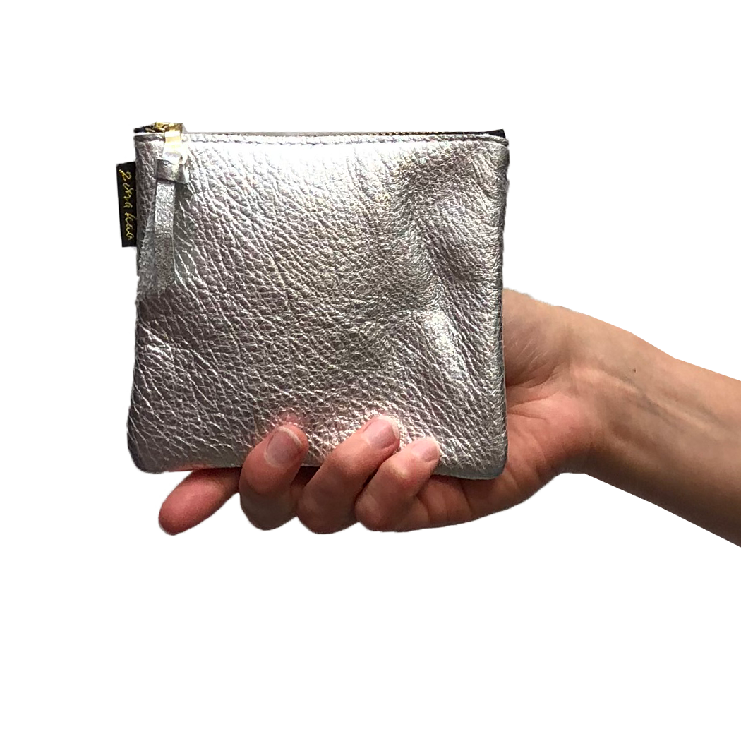 Zina Kao Exclusives – Großhandel Beutel – Damen – Metallisch gefärbte Alltags-Tasche: 4 Größen! Ginger, Monroe, Carter und mehr12