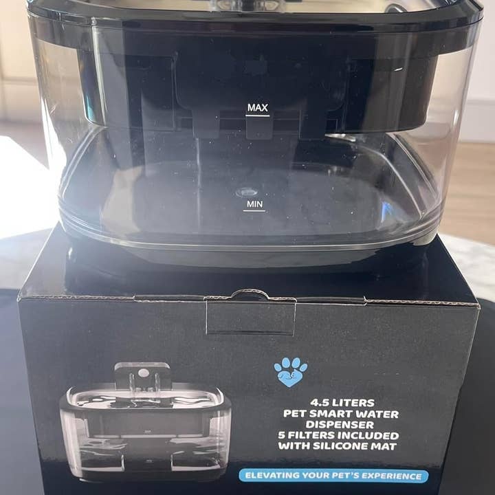 Lumi Pawtners - Wholesale Pet Water Bottle - Dog - Smart Water Bowl 4.5L - Filtered, Wireless, Motion Activated1