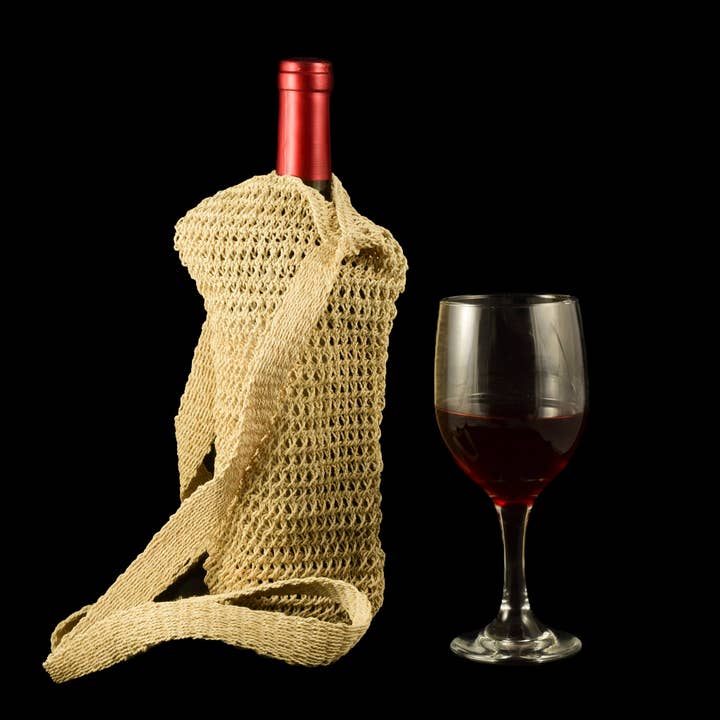 Fair-Trade Bottle Carrier/Wine Tote with natural white chambira for wholesale by Amazon Ecology
