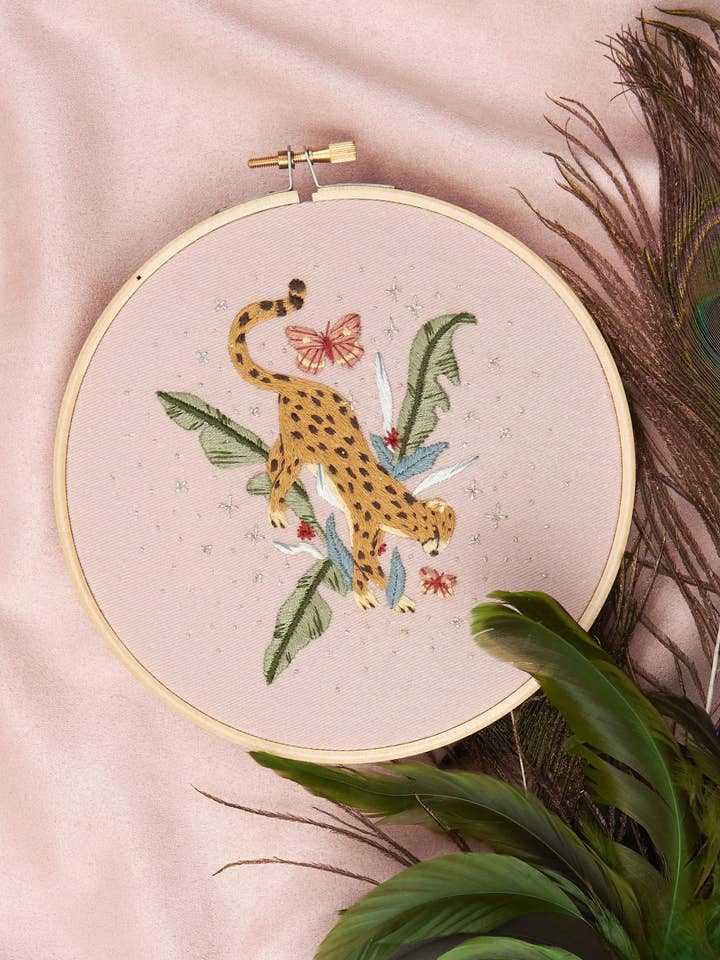 Kit de broderie Guépard Made of Stars pour la vente par Emily June