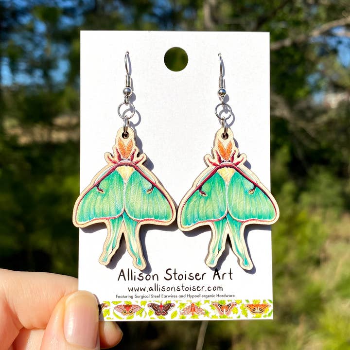 Pendientes de polilla luna de madera (fuente sostenible) para venta al por mayor de Allison Stoiser Art