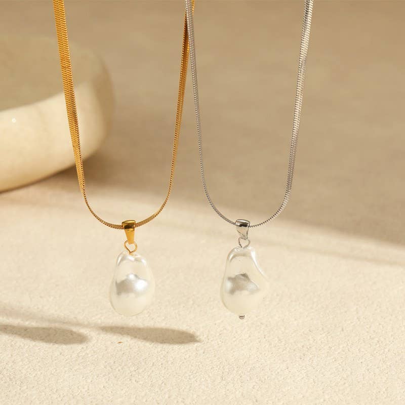 JOSSLYN by wall to wall – Großhandel Kette mit Anhänger/Charm – 18K EDELSTAHL ANLAUFSICHERE PERLENKETTE | 40NK95782