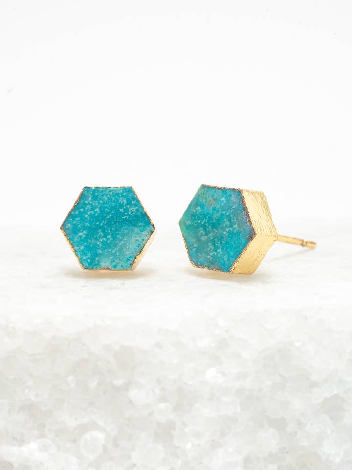 Boucles d'oreilles à tige hexagonale Natalie en turquoise pour la vente par Starfish Project, Inc