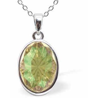 Österrikiskt kristallhalsband med mystisk oval i lysande grönt för wholesale av Byzantium Collection Ltd