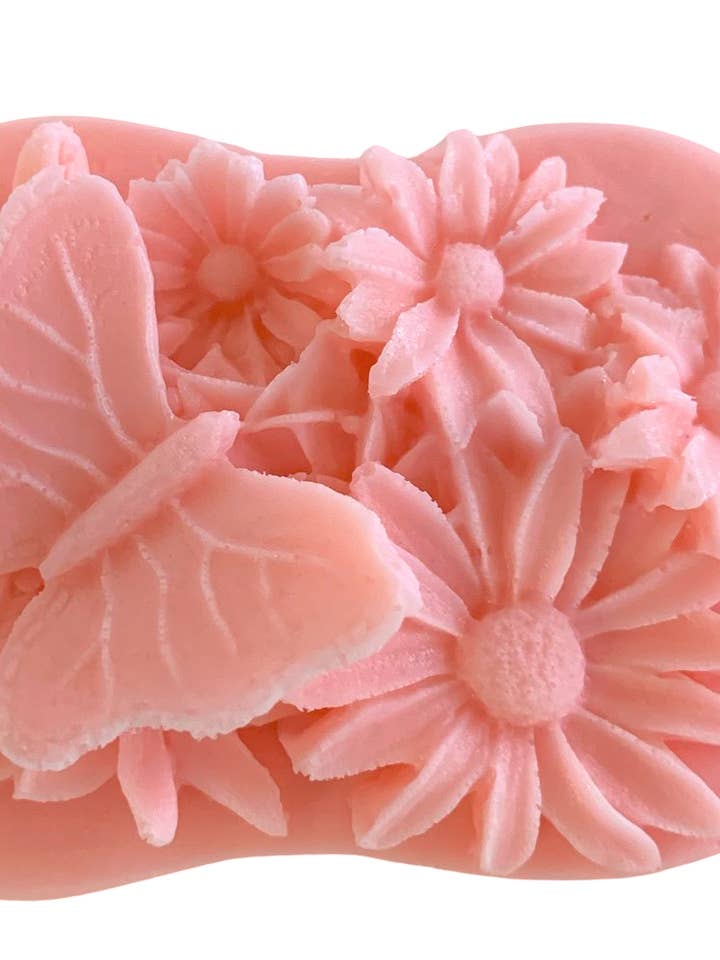 Savon 3D Papillon et Fleurs pour la vente par Plunk Soap and Candle Company
