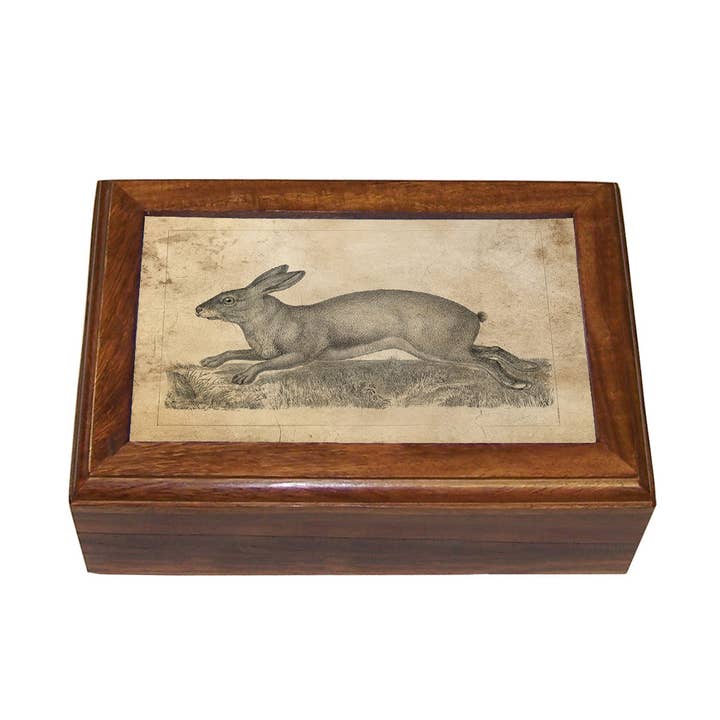 Boîte à bibelots en bois décorative vintage Lièvre brun pour la vente par Madison Bay Co. - Historical Home Decor Reproductions