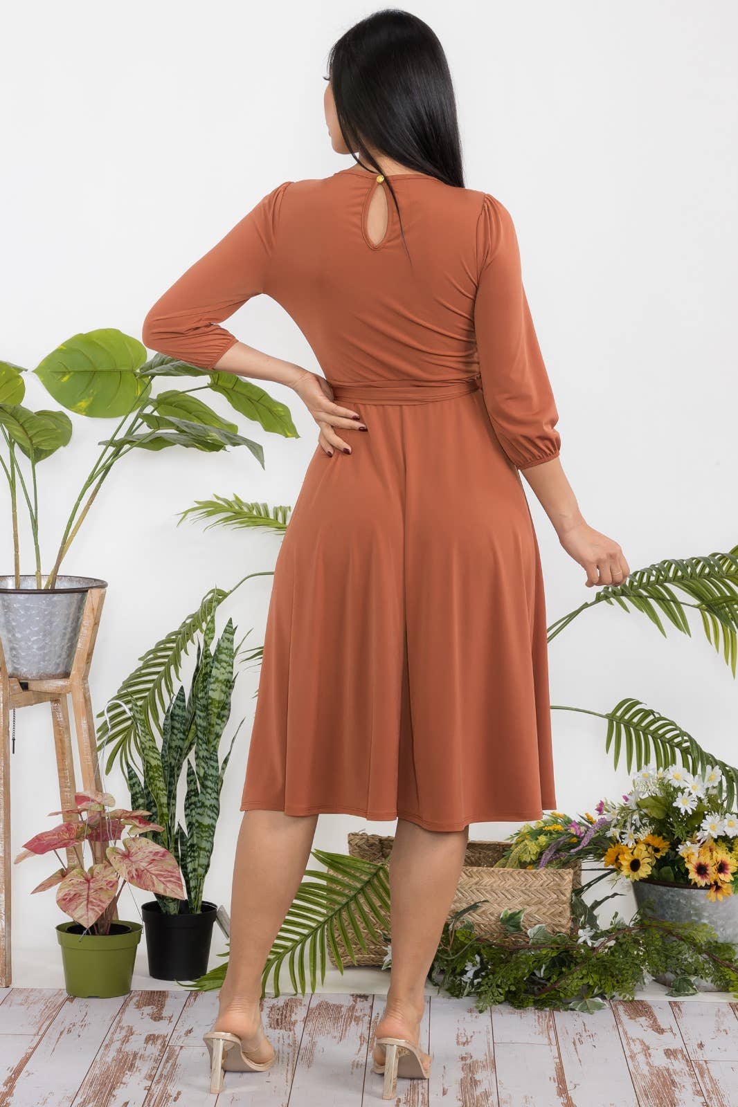 H&H Fashion Inc. – Großhandel Kleid – Damen – HH583X-S Plus Size Midi-Kleid mit Bindegürtel, Puffärmeln & Schlüsselloch-Ausschnitt42