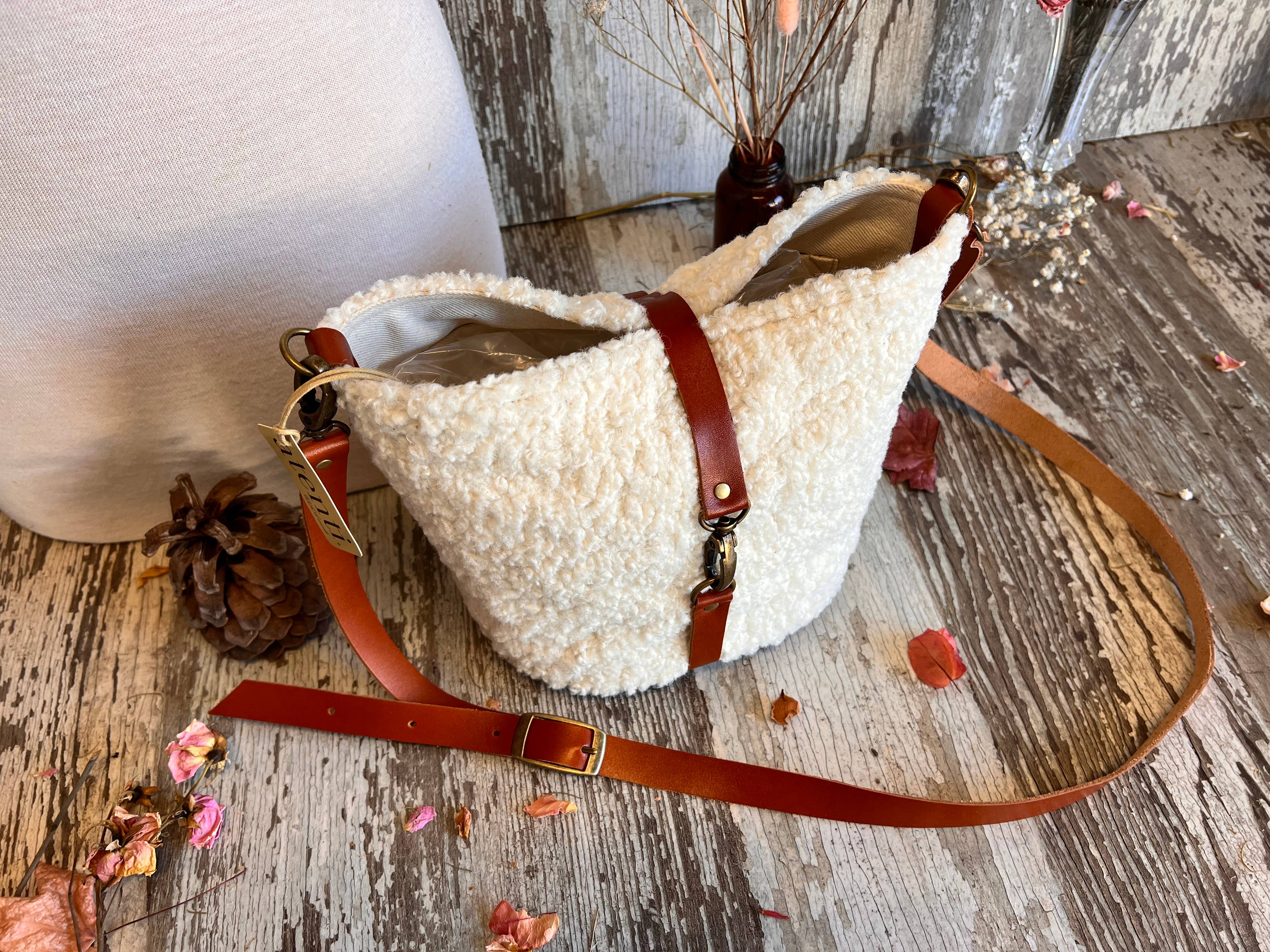 Atenti – wholesale Axelväska - Dam – Sherpa Halle Bucket Bag11