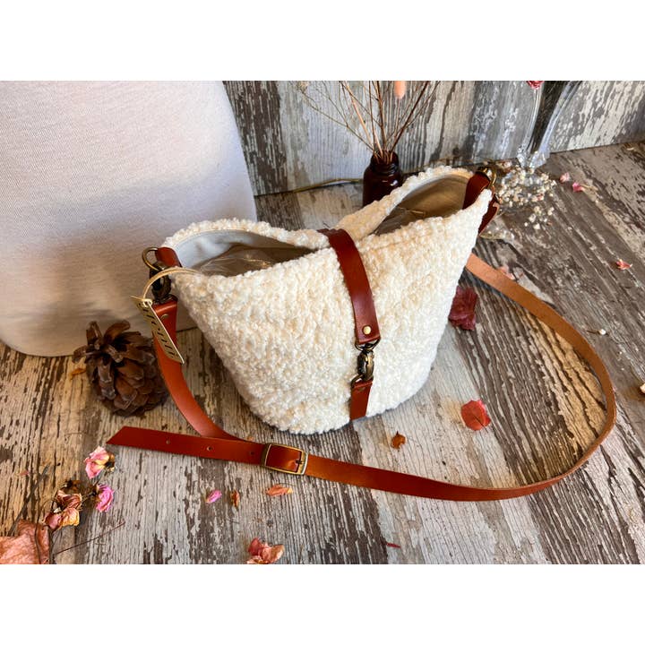 Atenti – wholesale Axelväska - Dam – Sherpa Halle Bucket Bag11