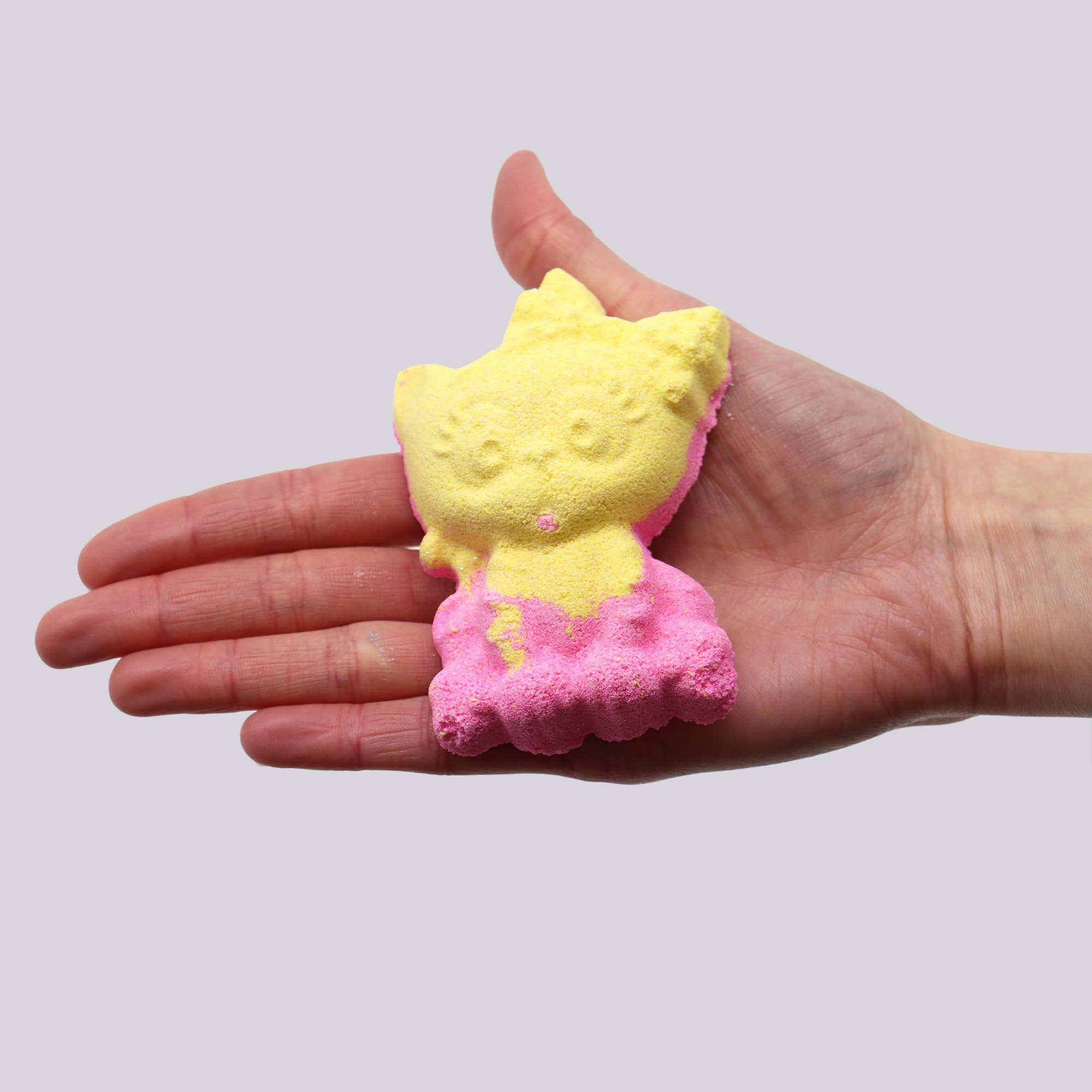 AW Aromatics Limited - Wholesale Bath Bomb/Fizz - White Label Cat Bathbomb 80g - Banana1