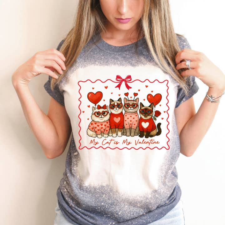 La mia maglietta di San Valentino sbiadita con il mio gatto come San Valentino. per la vendita all'ingrosso da parte di Hello Gorgeous Apparel