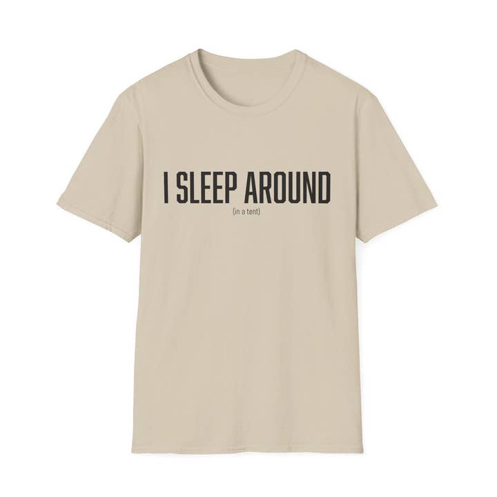 Rolig campingcitat T-shirt - Present till tältälskare för wholesale av Quixotic Caverns Trading Company