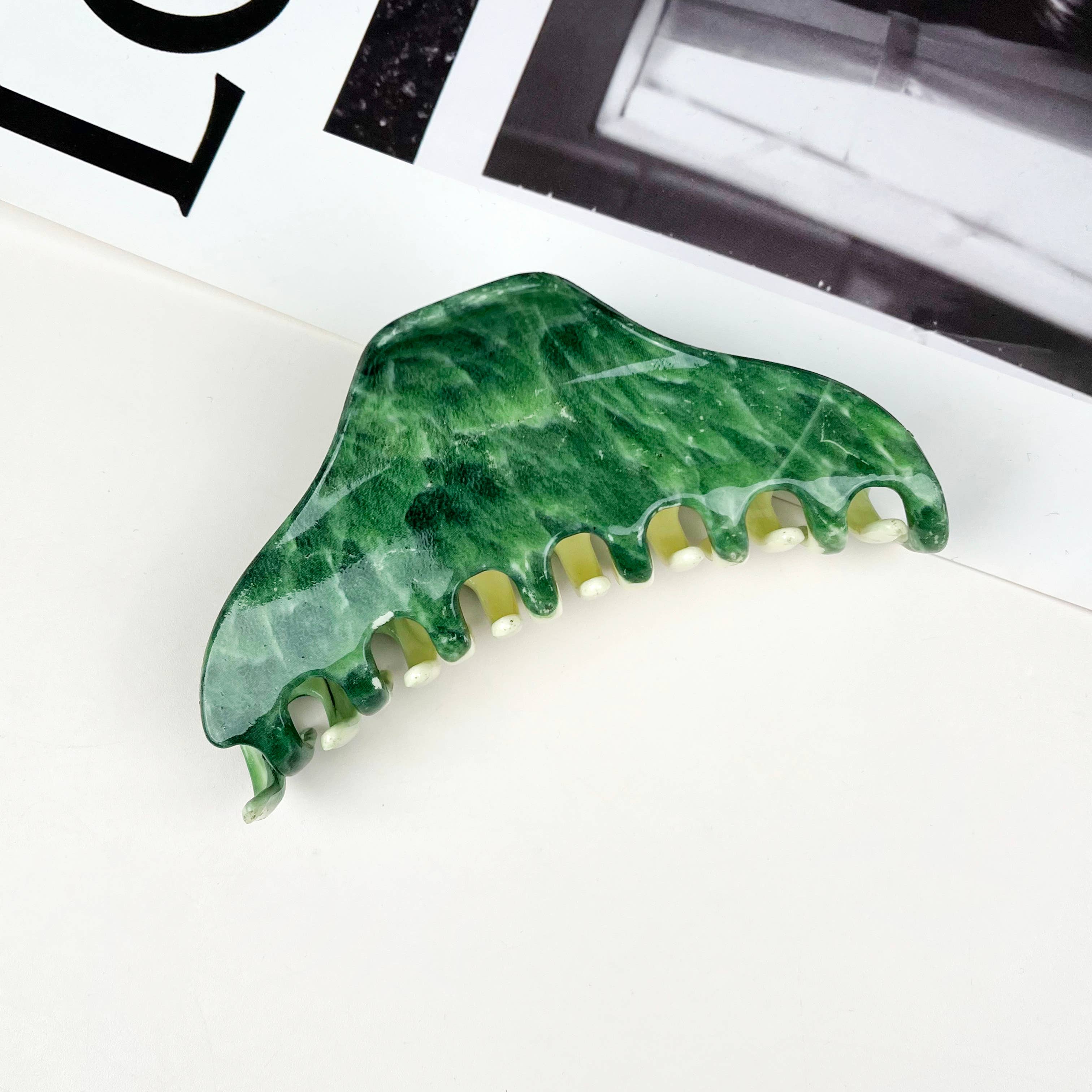 mildstyles - Wholesale Hair Clip - Women's - 4.5" Over Size Triangle Marbled Hair Claw Clips0