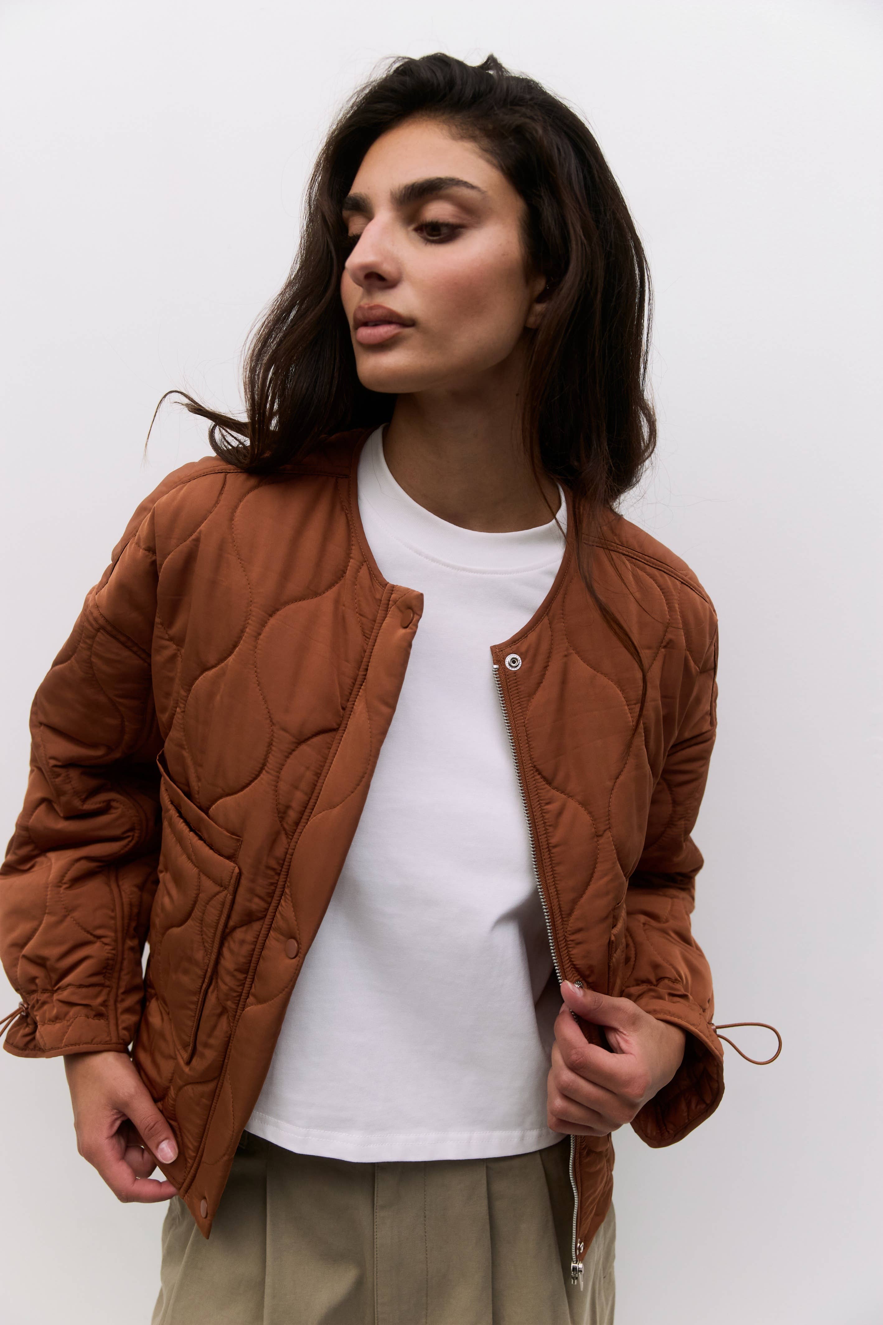 MOD REF – Großhandel Jacke – Damen – The Kara Jacket | Gesteppte Jacke mit Reißverschluss10