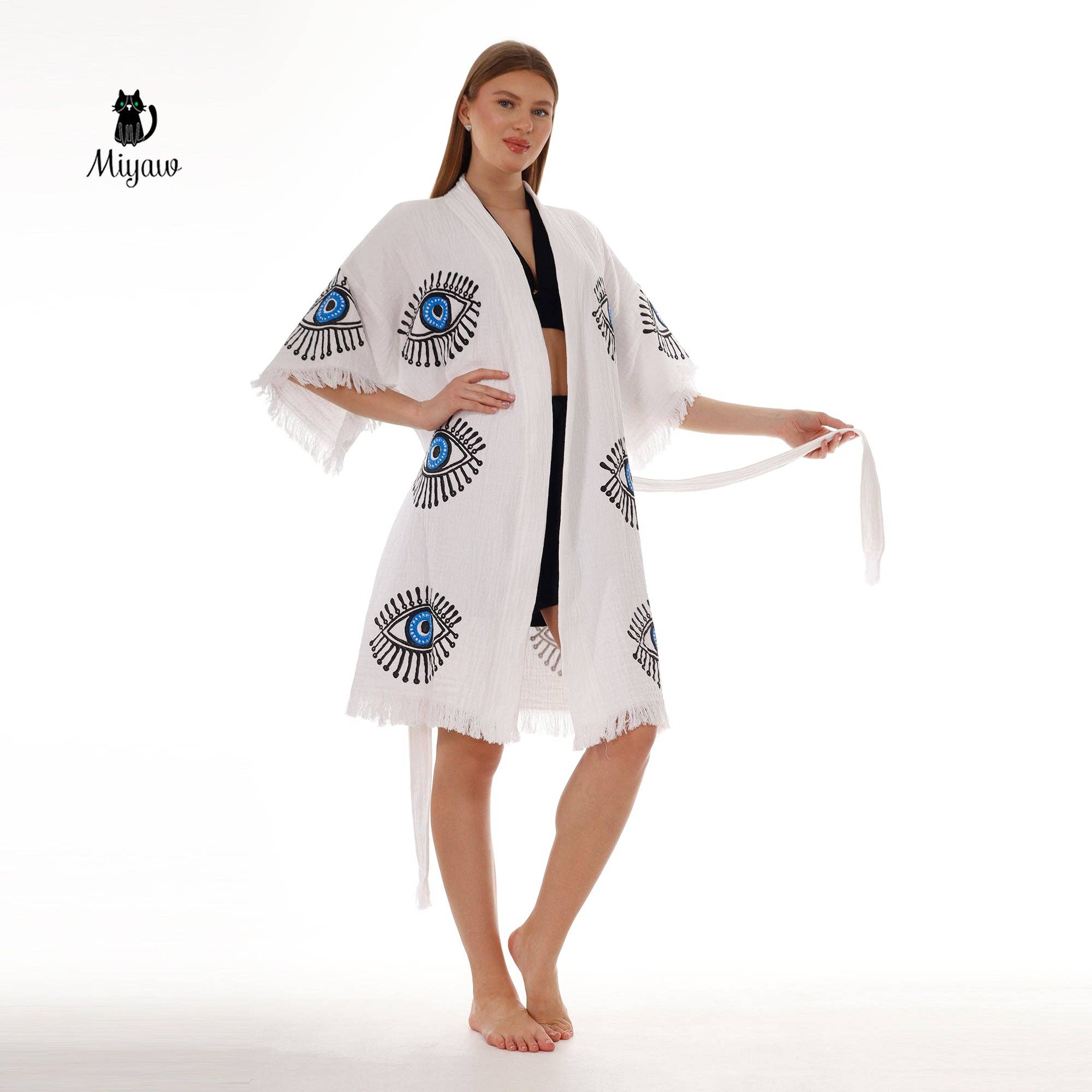 Pure & Chic, LLC - Miyawfashion – Engroshandel Morgenkåbe - Dame – Bomuldskortærmet håndlavet onde øje kimono-kåbe i hvid3