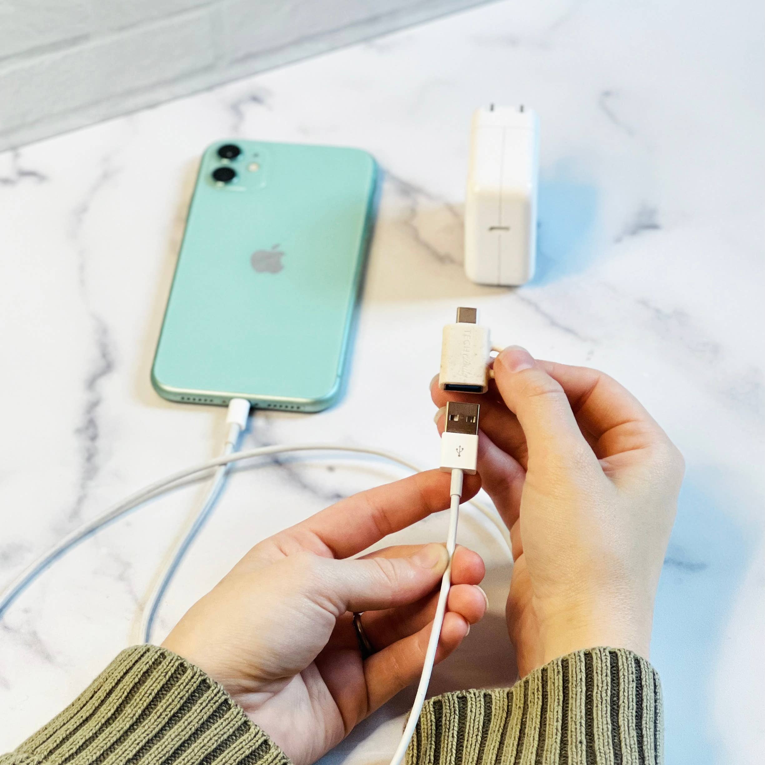 Tech Candy - Wholesale Oplaadkabel - PAS DIE SET VAN 2 ADAPTERS AAN (USB NAAR USB-C + USB-C NAAR USB)3