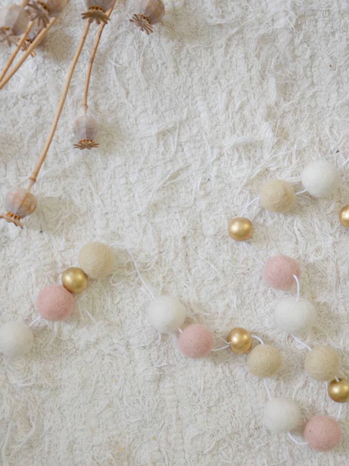 Rose White Gold Garland for wholesale by Calmfordreamers