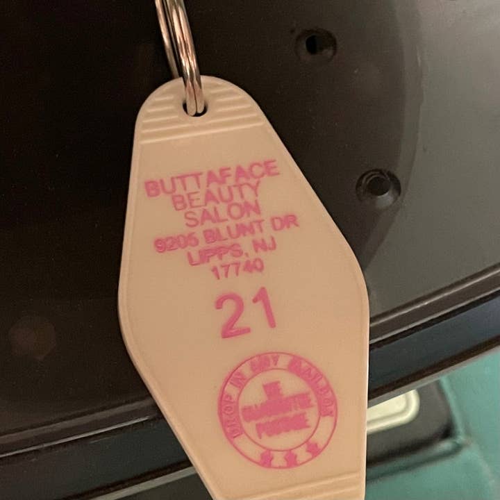 Motel Key Fob - Buttaface Skønhedssalon for engroshandel hos The 3 Sisters Design Co.