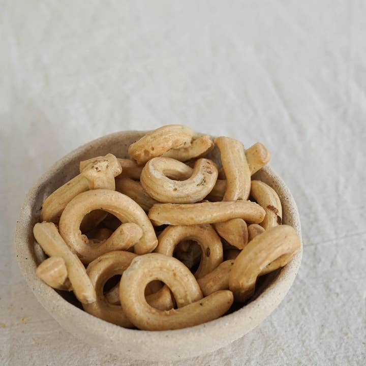 OLIO DI SERRA - Wholesale Puffed Snack - Tarallini with chili - Appetizer breadsticks with chili (300g)2