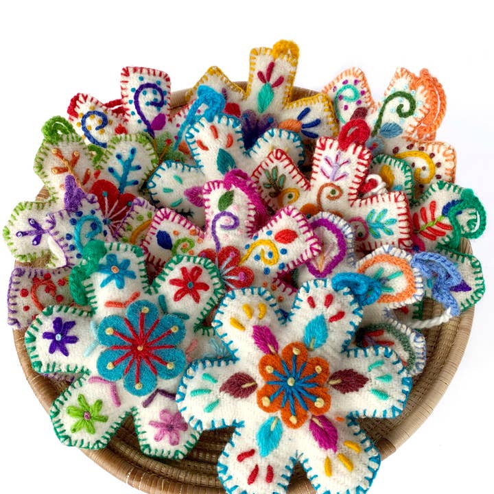 Sneeuwvlok geborduurd kerst ornament variëteit 12 pack voor wholesale door Ornaments 4 Orphans