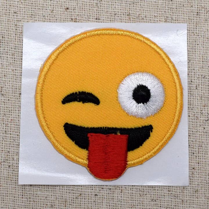 Smiley Face - Emoji - Blinkande - Tunga - Påstrykbar Applikation - Broderat Märke - 697085-SA för wholesale av Wholesale Applique