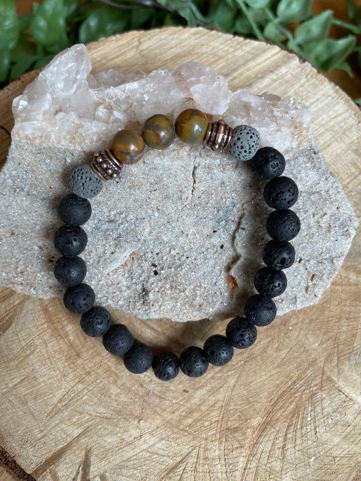 Bracelets extensibles avec diffuseur de lave et de pierres véritables | Assorti pour la vente par Tangled Up In Hue