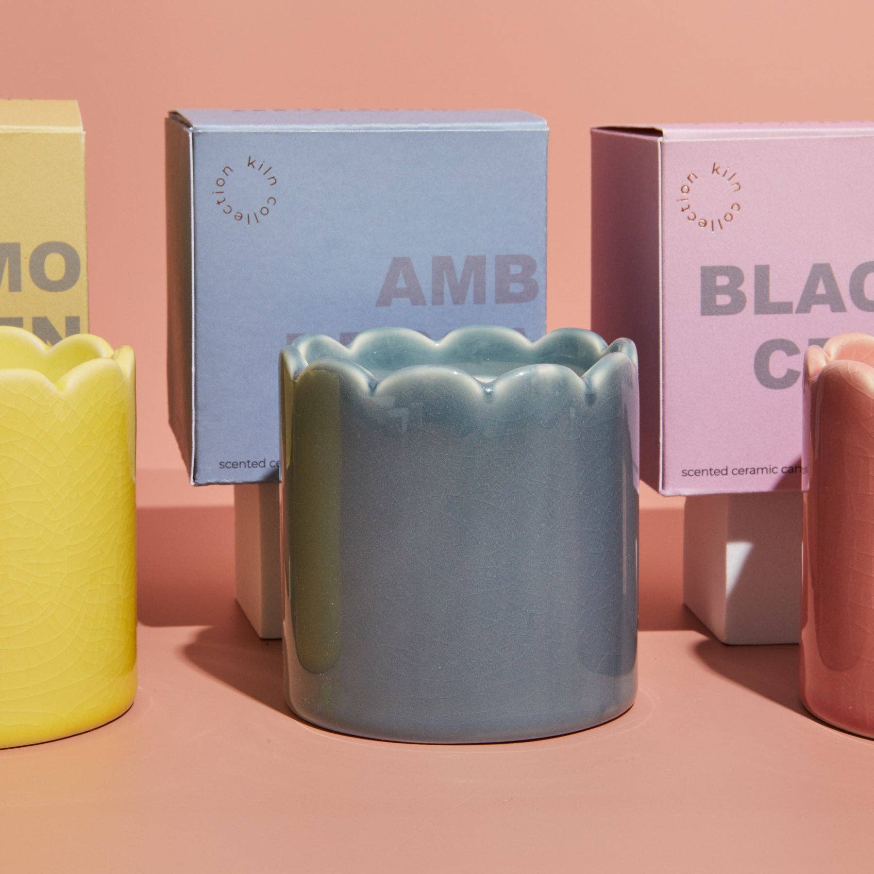 Zesty Lemons – wholesale Burkljus – Contemporary Kiln skållad ljus i himmelsblått med doft av amber och bergamot5