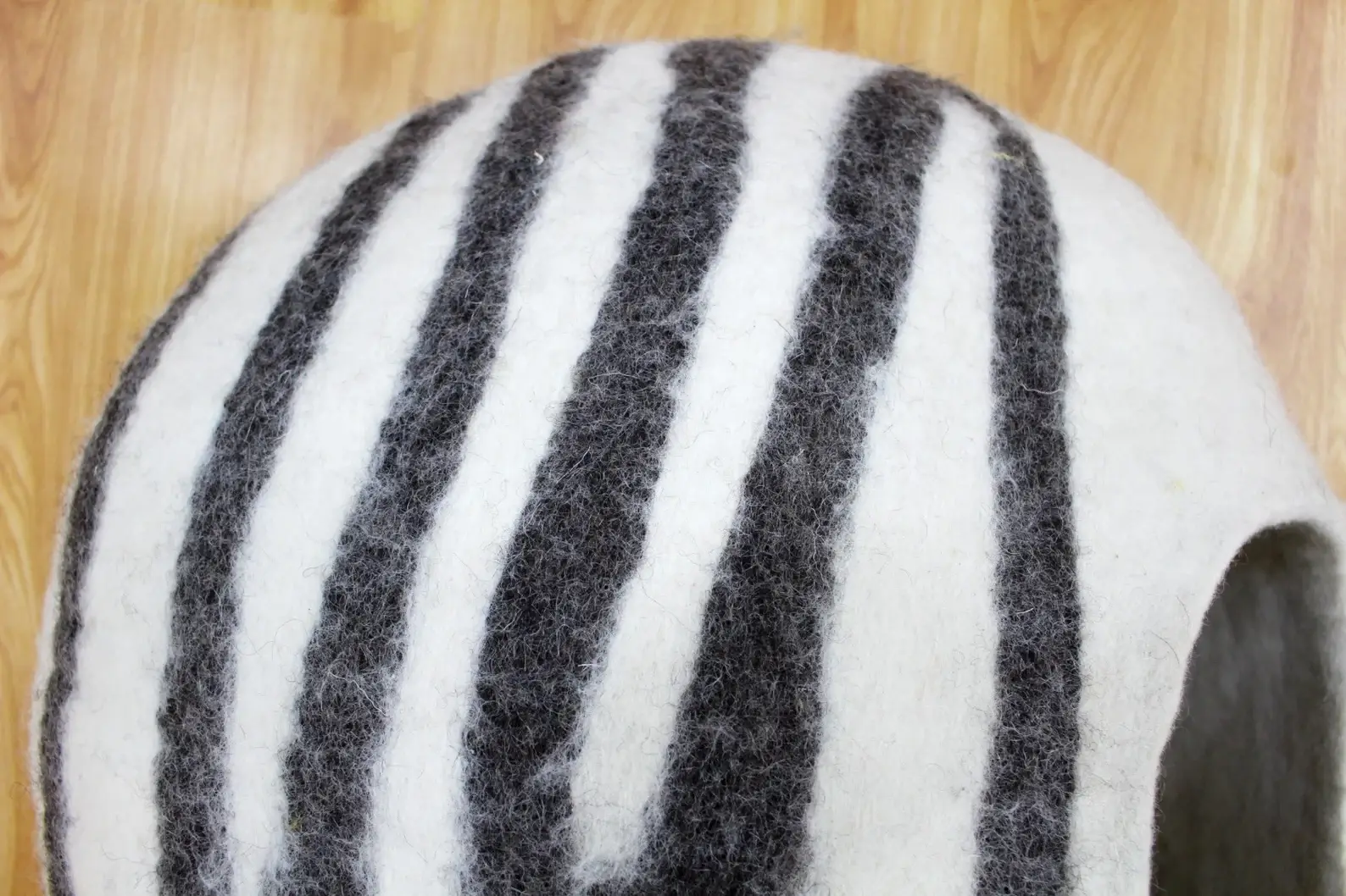 Woollyfelt – wholesale Pet cave – Cat/dog – Handmade Felt Cat Bed With 100% Pure Wool5