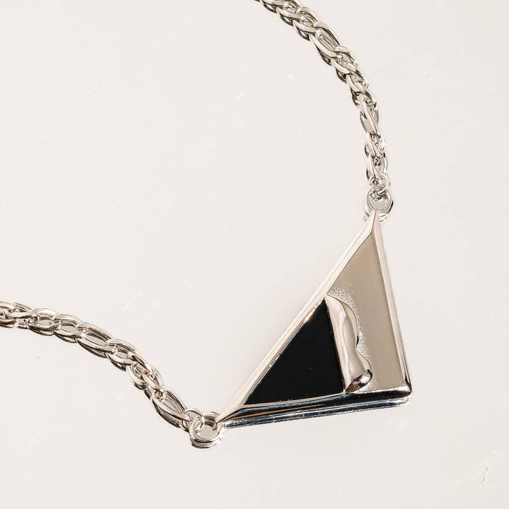 Flânerie by MAIQ - Wholesale Pendant/Charm Necklace - Fanny 18K Gold Non-Tarnish Triangle Urban Necklace