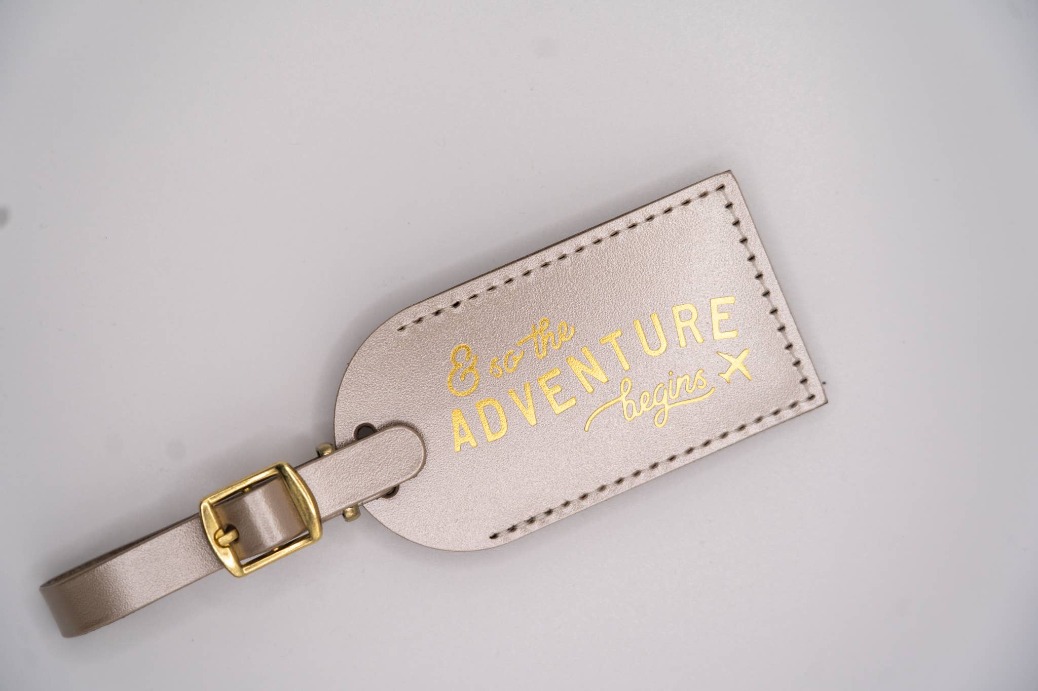 Letter + Leather - Vendita all'ingrosso Targhetta per bagaglio - Etichetta per bagaglio in pelle & So the Adventure Begins - Bomboniera di nozze3