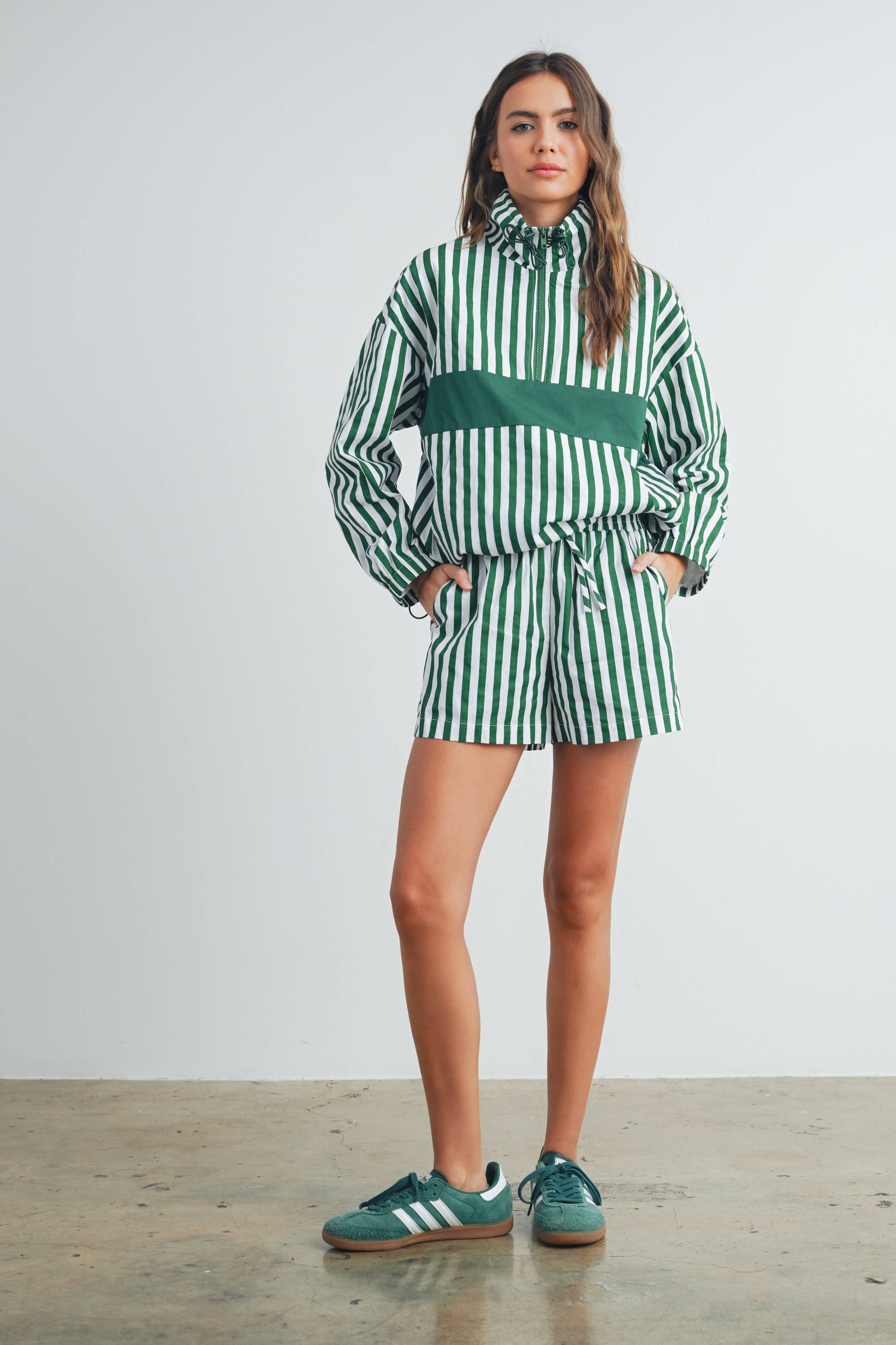 BUTTERMELON - Vendita all'ingrosso Pantaloncini - Donna - Shorts boxer a righe con tasche e coulisse - BMP753430