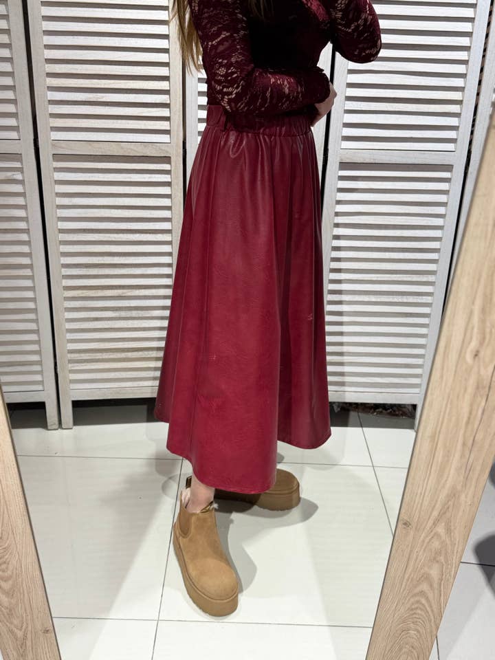 VICTORIA&ISAAC - Wholesale Skirt - Women's - Mid-length flared faux leather skirt - J6755bordo2