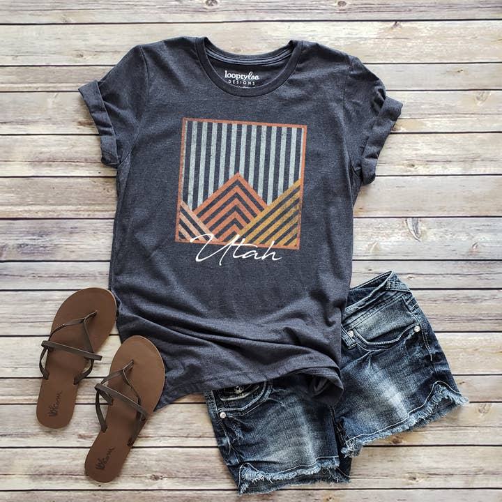 CAMISETA GEOMETRIC MOUNTAIN UTAH | UTAH | TALLAS XS-2XL para venta al por mayor de Loopty Loo Designs