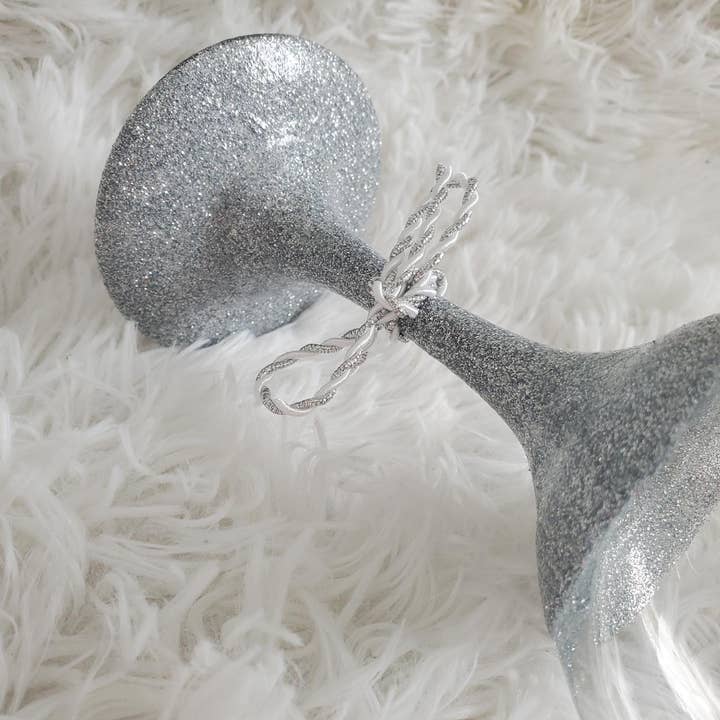 Tots And Tumblers Art – wholesale Wine glass – Cheers to the New Year Silver Glittered Stemmed Wine Glass7