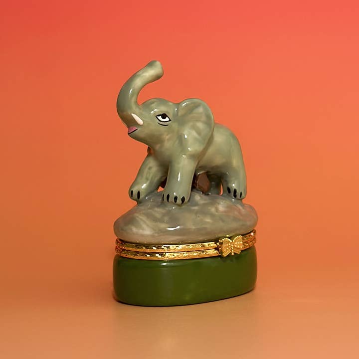 Boîte à bibelots peinte à la main en forme d'éléphant pour la vente par 3PercentMarket