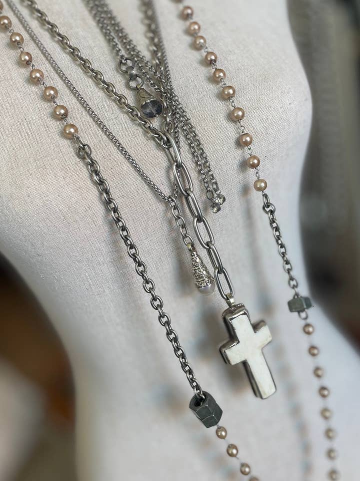 Collection industrielle de perles et de chaînes Amy Louise Jewelry pour la vente par Bohemian Grace - Grace & Grit