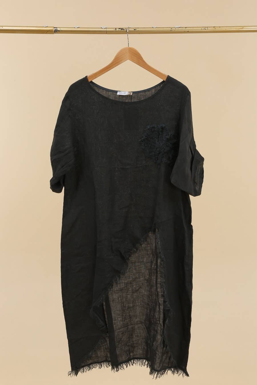 LÉA & LUC – Großhandel Kleid – Damen – 100 % Leinenkleid mit Blumenmotiv auf der linken Brust, REF. 724841