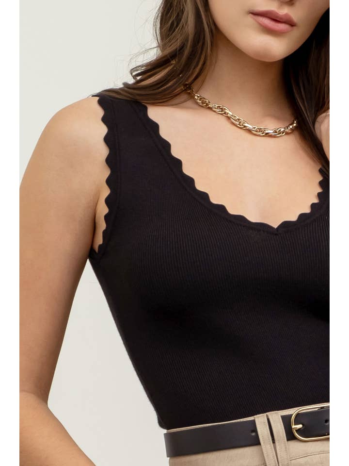 The Workshop Studio – wholesale Stickad topp - Dam – ÄRMLÖS TRÖJA MED KAMMUSSLINGSKANT STICKAD CROP TOP31