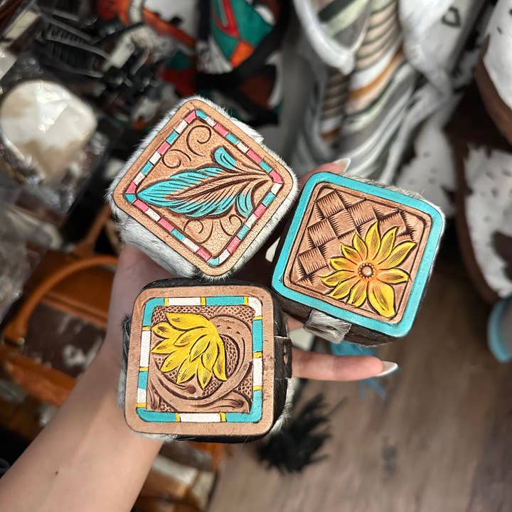 Koeienhuid & Gegraveerde Leren Ringen Doos voor wholesale door Sunshine Home Textile