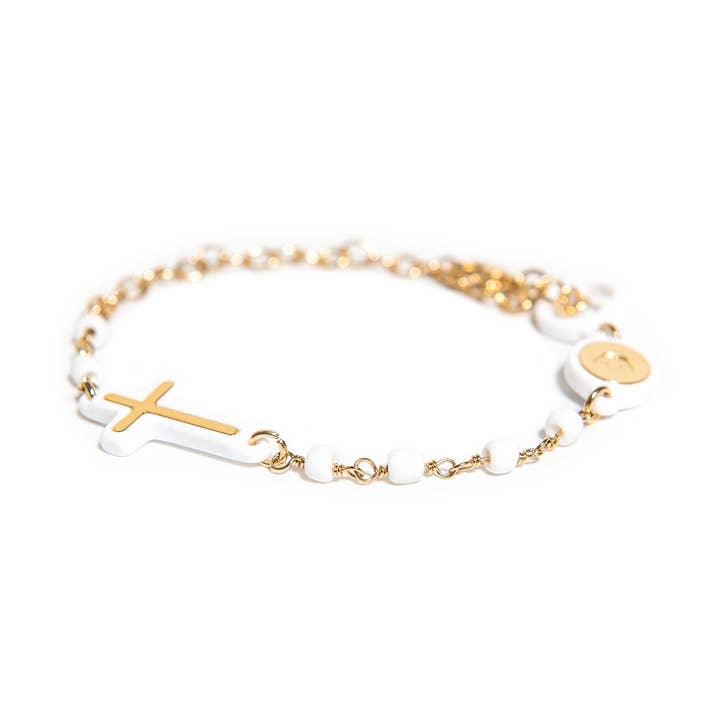 Bracelet chapelet blanc avec croix en or rose pour la vente par d'Este