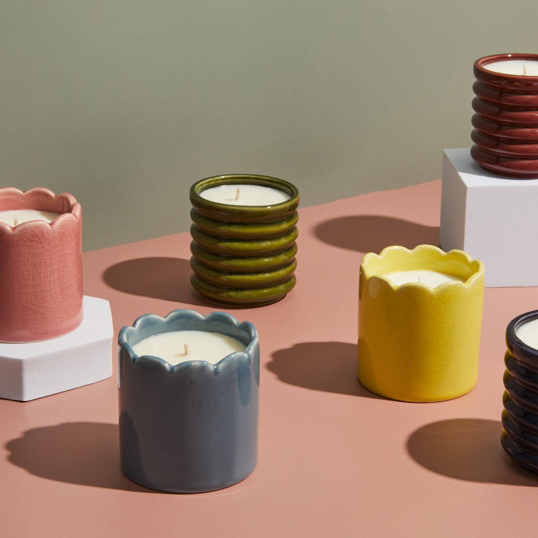 Zesty Lemons – wholesale Burkljus – Contemporary Kiln skållad ljus i himmelsblått med doft av amber och bergamot4