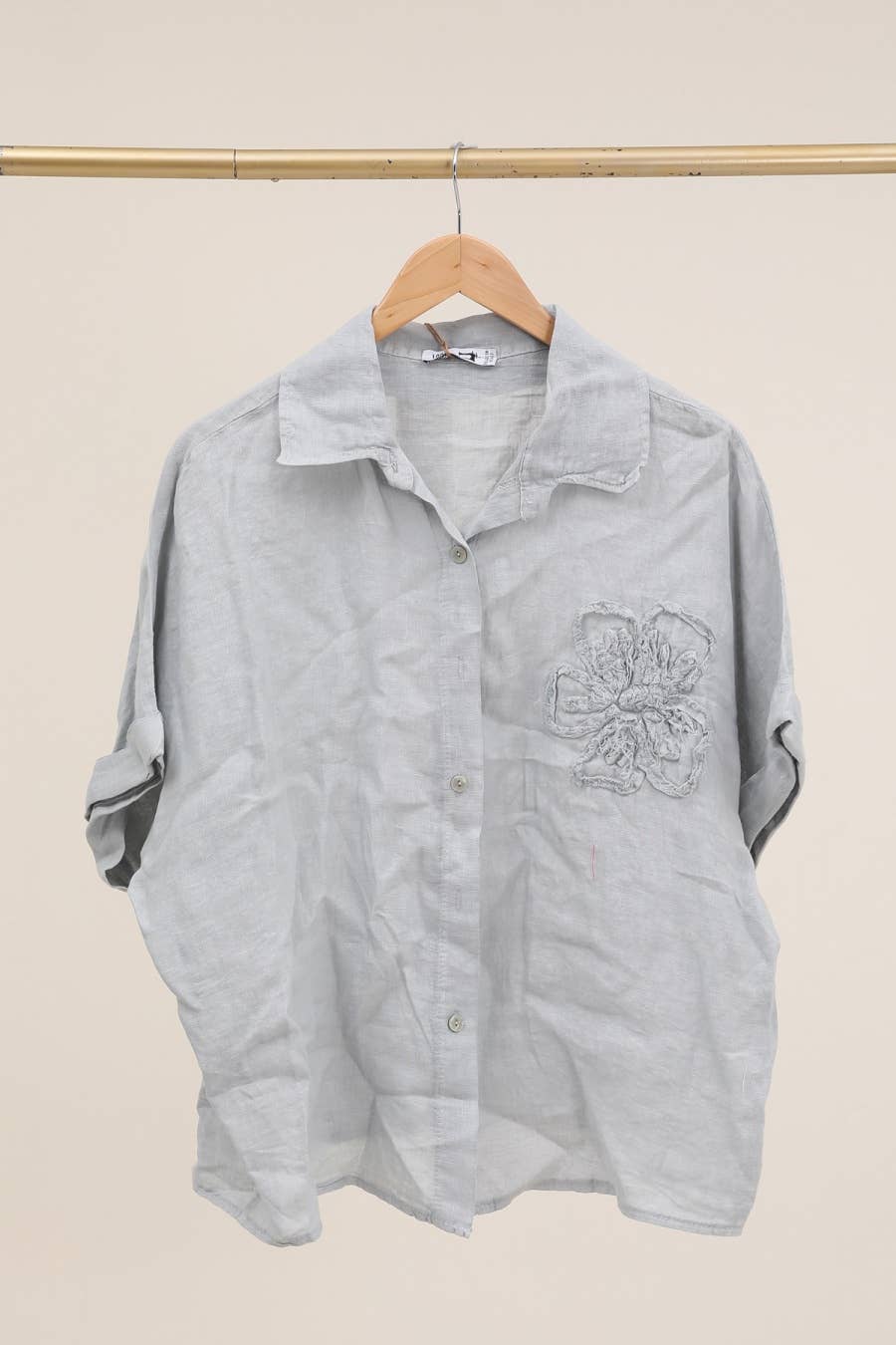 LÉA & LUC - Vente Chemise – femme - Chemise avec une fleur en 100% Lin REF. 203419