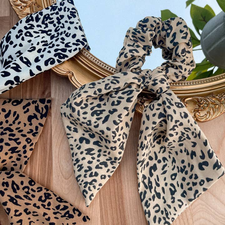 Scrunchies con stampa ghepardo | Scrunchies a coda lunga ghepardo | sciarpa per capelli scrunchie | set scrunchie a coda lunga per la vendita all'ingrosso da parte di Normanco