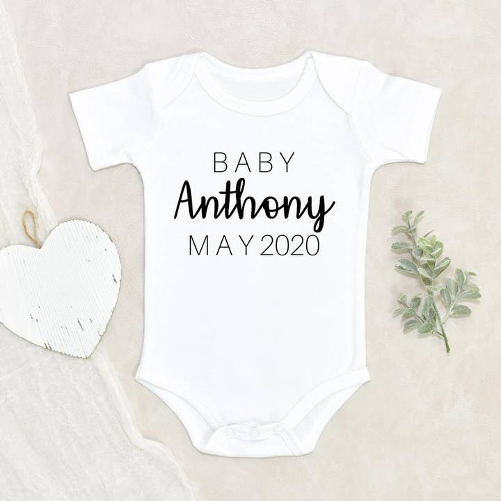 Onesie personnalisé avec nom de famille pour bébé - Onesie pour bébé - Body d'annonce de bébé - Body personnalisé - Body d'annonce de grossesse pour la vente par NewBabyWishes