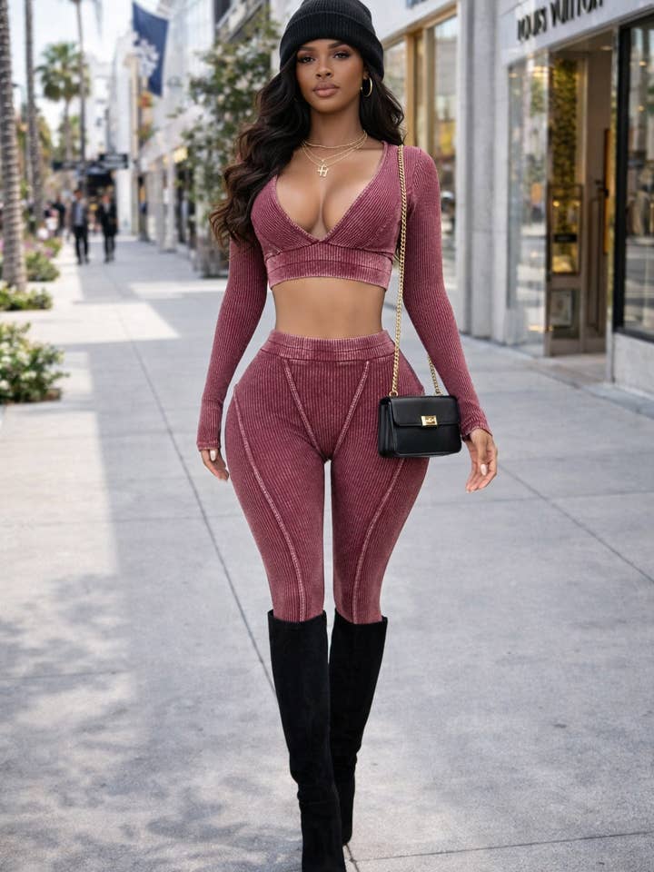 MINERALWASCH-TIEFER-V-AUSSCHNITT LANGARMSHIRT & LEGGINGS-SET für den Großhandel von Dalia Studio