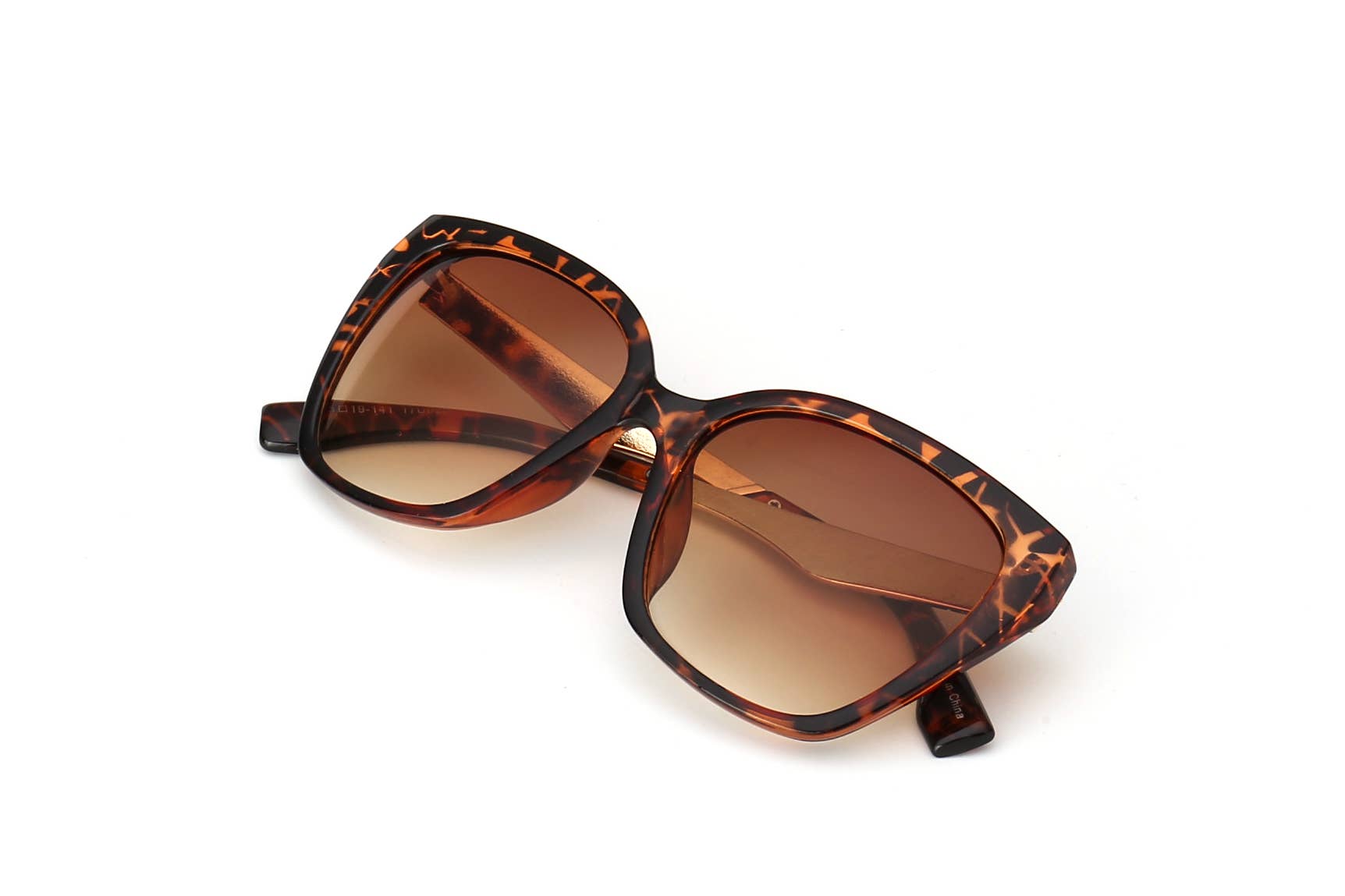 Trio Trading - Vente Lunettes de soleil – femme - Lot de 12 lunettes de soleil tendance pour femmes en forme de temple sculpté6