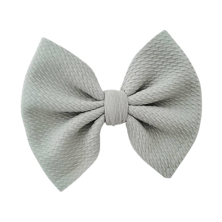 Sophia hår Bow - Salvia för wholesale av Caylee & Co