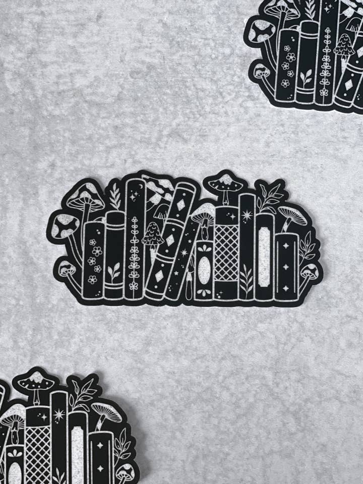 Svampbokhylla klistermärke för wholesale av Wolf & Wren Co.