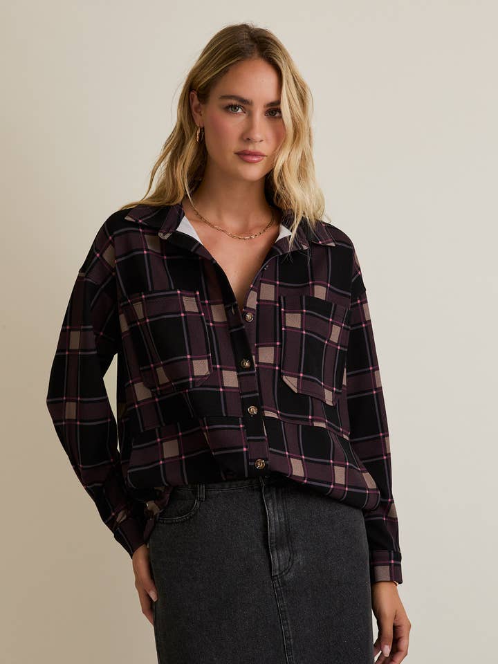 VESTE-CHEMISE BOUTONNÉE À MANCHES LONGUES AVEC POCHE POITRINE pour la vente par GILLI